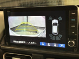 リバースギアに入れるだけで後方の表示へ切り替わります。夜間や雨の日の駐車も楽になりますよ。