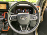 視認性の高いメーター類で、運転状況をしっかり把握。速度や回転数、燃費など、必要な情報を一目で確認できます。