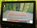 【バックカメラ】駐車時に後方がリアルタイム映像で確認できます。大型商業施設や立体駐車場での駐車時や、夜間のバック時に大活躍!運転スキルに関わらず、今や必須となった装備のひとつです!