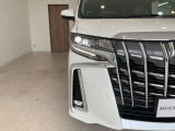 三眼LEDヘッドライト&シーケンシャルウィンカー(流れるウィンカー)&AHS(アダプティブ・ハイビーム・システム)・LEDフォグランプ付き!!