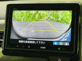 後方確認をサポートするモニターが、安全な運転をアシスト。駐車時の不安を軽減し、よりスムーズな運転操作を可能にします。