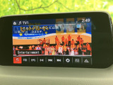 停車中に楽しめるTV機能。長距離移動の際の休憩時間に、ニュースや番組をチェックできます。快適な空間を提供します。