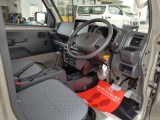 ◇運転席◇座り心地が良いシートなので長時間の運転でも快適にお過ごしいただけます。新品のフロアマットのご注文も可能です。掲載箇所以外にご希望の写真がございましたらお気軽にお問い合わせ下さい。