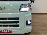高輝度LEDヘッドライトを装備!悪天候や夜間のドライブ時も良好な視界を確保し安全を確保♪