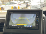 駐車時に便利なバックカメラを装備しています。