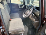エンジンルームも綺麗に洗浄してから納車致します。普段あまり見ることが無い箇所だからこそ綺麗だと感動しますよね(*&acute;▽`*)