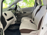 運転しやすいシンプルなデザインの室内空間。操作性も良く、すぐに慣れることができます。快適なカーライフを始めましょう。