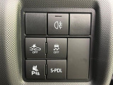 【スマートアシスト】走行中に前方の車両等を認識し、衝突しそうな時は警報とブレーキで衝突回避と被害軽減をアシスト。より安全にドライブをお楽しみいただけます。