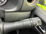 操作しやすい位置に配置されたウインカーレバー。直感的に操作でき、安全な車線変更をサポートします。操作感もスムーズです。