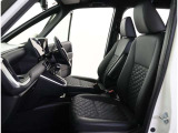 高いホールド性で運転姿勢が安定します。長距離ドライブでも疲れにくいのが魅力です。快適なドライビングライフをお送りください♪