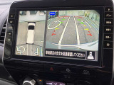 まるで真上から見ているような、視認性の良いアラウンドビューモニターです。駐車が苦手な方でもこれでらくらく駐車できますよ。