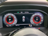 洗練されたデザインのメーターが、運転に集中できる快適な空間を実現。重要な情報を分かりやすく表示し、安全運転をサポートします。