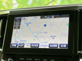 快適なドライブをサポートするナビゲーションシステムです。目的地設定も簡単で、スムーズな移動を実現します。