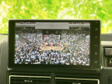 ゆったりと休憩する時間に、お気に入りの番組や動画をお楽しみいただけます。長距離移動も、エンターテインメントで快適に過ごせます。停車中のみ視聴可能です。