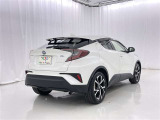 「バックフォルム」です。トランク・ラゲッジスペースには、多くの荷物を入れることが可能です。