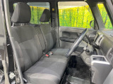 運転席シート廻りは使用感も少なく、良好な状態となっています。前オーナー様が丁寧に使っていたことがよくわかりますね。