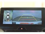 パノラミックビューモニター付きです。車両を上から見たような映像をディスプレイオーディオ画面に表示。運転席からの目視だけでは見にくい、車両周辺の状況をリアルタイムでしっかり確認できます。