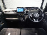 ◆インテリアパネル◆視界広々で非常に運転しやすくロングドライブでも疲れを感じさせないすっきりとまとまったインパネ周りです。