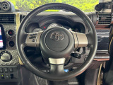 【純正革巻きステアリング】上質な革を使用することで、手にしっかり馴染みとても運転しやすいハンドルです♪