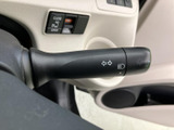 操作しやすいウインカーレバーで、安全な車線変更をサポートします。直感的に操作できるので、運転に集中できます。