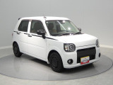 【美しい斜め前】斜め前方からの愛らしいフォルムです。お買い物や通勤などの街乗りから週末のドライブまでしっかりとサポートしてくれる頼もしい佇まいです。