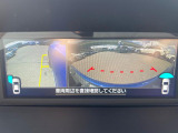 【フロント&サイドカメラ】ドライバーから見にくい死角部分を映像で確認できる前方と左側面にカメラを装着。見通しがきかない場所や住宅密集地などを運転することが多い人におすすめの安心装備です。