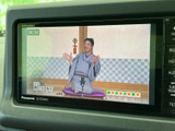 停車中には、地上デジタル放送をお楽しみいただけます。待ち時間や休憩時間に、エンターテイメントを満喫できます。
