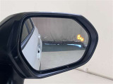 ウインカーミラーにはBSM(ブラインドスポットモニター)を搭載。隣を走る車両が死角に入るとLEDインジケーターを点灯。また、ウィンカーを出すとインジケーターも光って点滅!注意を促してくれます