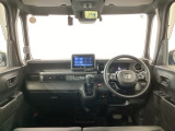 【前方視界】開放的な前方視界!運転がしやすく疲れにくいです♪窓が大きく、見通しがとっても良いおクルマですよ♪