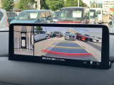 360&deg;ビューモニターでは、両サイドとフロント、バックカメラの合成で、あたかも上空から見下ろした様に周囲を確認して頂けます。駐車場だけでなく、T字路等でも活躍のアイテムです!