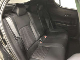 後席空間もしっかり確保されています。座り心地の良いパッド圧を追求したリアシートです。本革とキルティング表皮による上質さも感じられます。