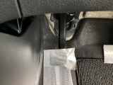 パーキングブレーキはフットブレーキタイプです。