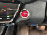 シートハイトアジャスターを装備!運転席の座面の高さを体格やお好みに合わせて調整できます。より自然な運転姿勢を取りやすく、前方の見やすさを調整できるのも嬉しいポイントです。