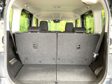 普段のお買い物や通勤、送迎等に十分な荷室スペースを確保しております。セカンドシートを倒すと、大きな荷物の積載も可能です♪