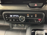 運転席にはシートヒーターが付いています!寒い日に便利な装備ですね。
