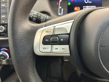 ステアリングにオーディオ操作スイッチが付いています。オーディオ画面に直接タッチしなくても操作が出来ますので、運転に集中できます。