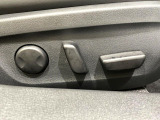 【メモリー機能付きパワーシート】ドライバーごとに設定したシート位置を記憶して、ボタン一つで切り替えできる便利な機能!運転する方が複数名いらっしゃるご家庭におすすめです♪
