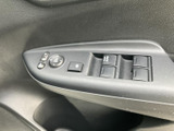 停車中に映像やテレビを視聴できるので、待ち時間も快適に過ごせます。後部座席でのエンターテイメントにも最適です。