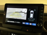 リバースギアに入れるだけで後方の表示へ切り替わります。夜間や雨の日の駐車も楽になりますよ。