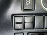 レーンディパーチャーアラートとは車線または走路からの逸脱の可能性を警告すると共に、車線または走路からの逸脱を避けるためのハンドル操作の一部を支援する機能です。詳細は販売店スタッフまでおたずねください。