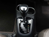 フロアシフトのCVTオートマチック車です。