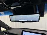 デジタルインナーミラー付き。後方視野角が広く、後席に同乗者がいても後方を確認しやすく安心です。