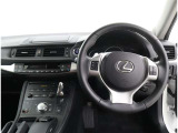 見通しのよいすっきりとした視界で、誰でも運転しやすいです。運転のしやすさは疲れにくさにも繋がりますよ♪