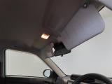 日差しをしっかり遮り、快適な運転をサポートします。