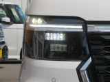 切れにくく明るいLEDヘッドライト装備