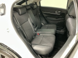 ゆったり座れるリヤシート!足元が広々としていて、乗り心地も良いです!