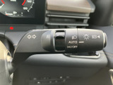 操作しやすい位置に配置されたウインカーレバーは、スムーズな車線変更をサポートします。直感的な操作で、安全運転をサポートします。