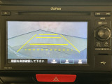 【バックカメラ】運転が苦手な方も車庫入れラクラクです!ギアをリバースに入れれば自動的に切り換わりますので、面倒な操作は不要です♪狭い駐車場もお車を傷つけず安心ですね!