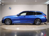 【拘りのFR】BMWが多く採用するFR車。ダイレクトでスポーティな加速感・シャープなハンドリングを実現。縦置きエンジンレイアウトにより、フラットで上質な乗り味です。