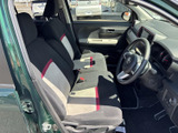 視界の良い運転席空間。シートの座り心地も良く、長距離運転でも疲れにくいです。シンプルな操作性で、誰でも簡単に運転できます。